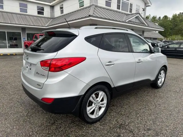 2011 HYUNDAI TUCSON GLS  
