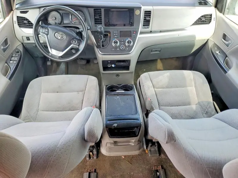 2017 TOYOTA SIENNA LE  