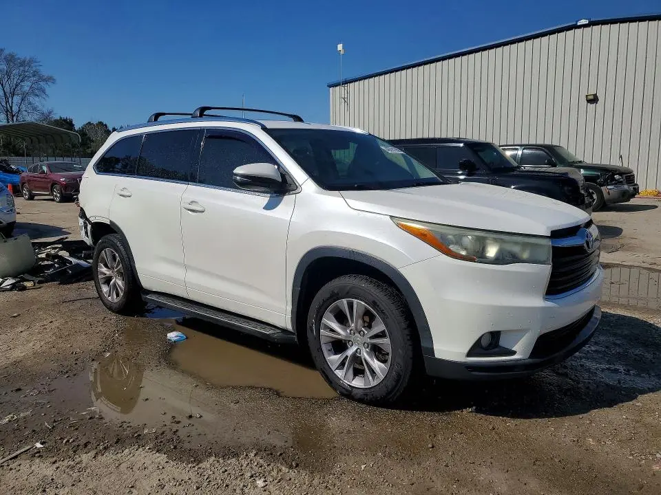 2015 TOYOTA HIGHLANDER XLE  