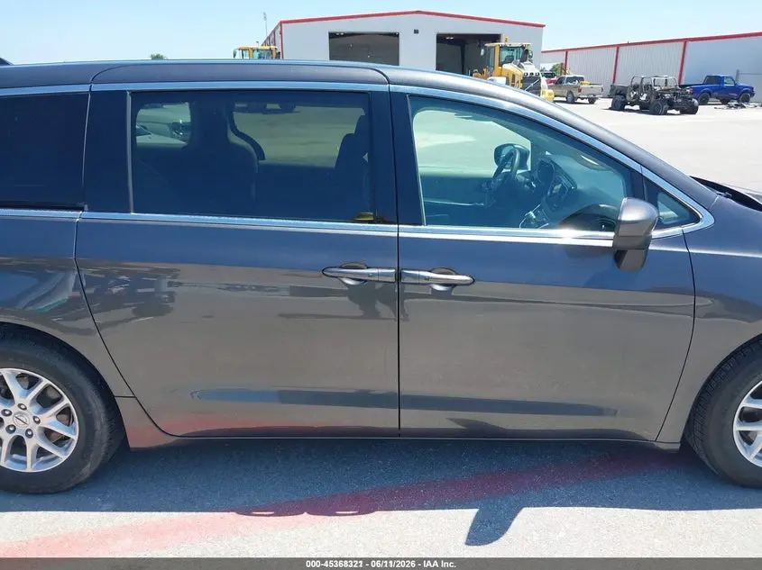 2022 CHRYSLER VOYAGER LX