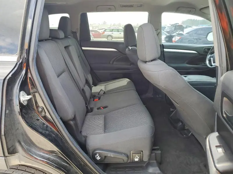 2019 TOYOTA HIGHLANDER LE  