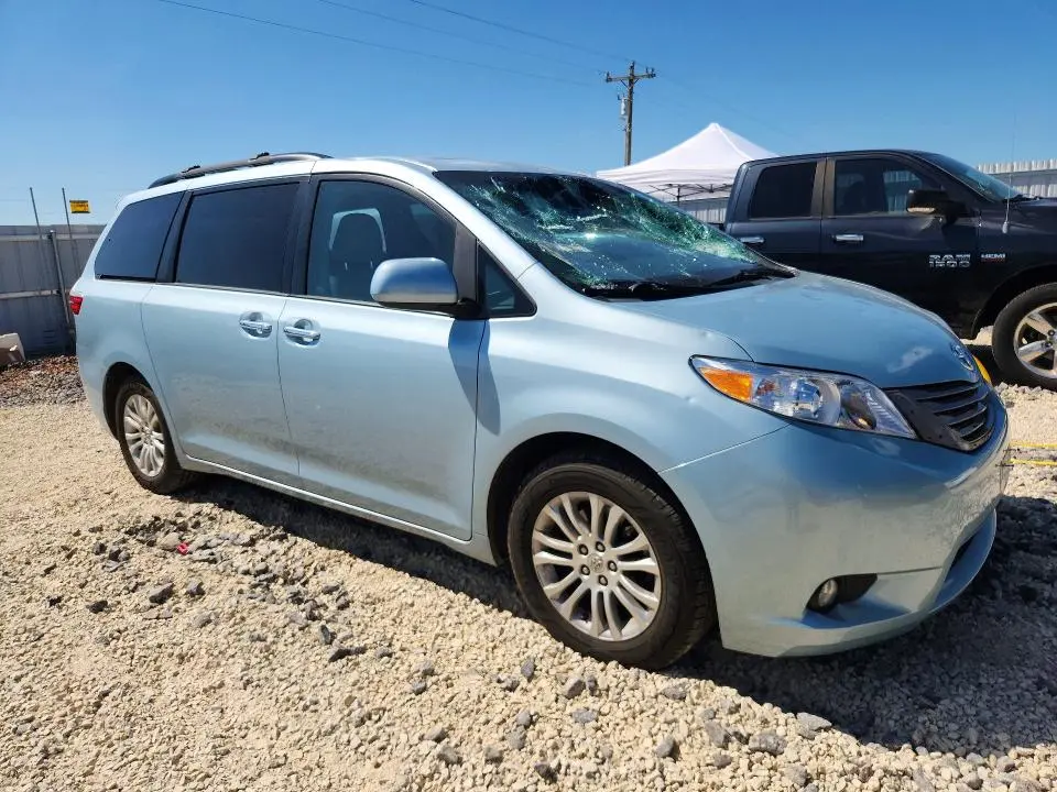 2015 TOYOTA SIENNA XLE 8-PASSENGER  