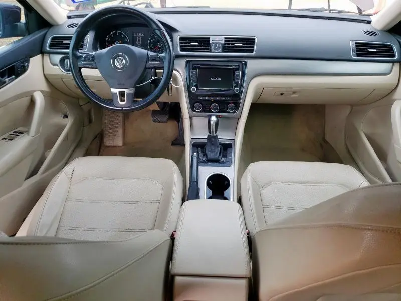 2014 VOLKSWAGEN PASSAT SE  