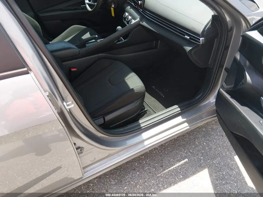 2023 HYUNDAI ELANTRA SE