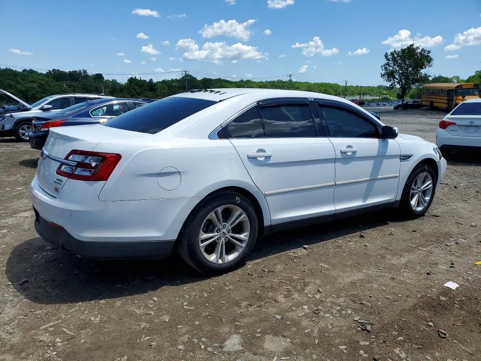 2015 FORD TAURUS SEL  
