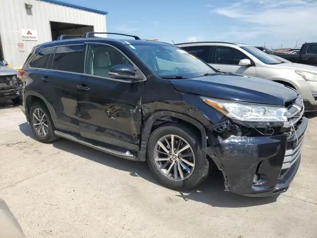 2019 TOYOTA HIGHLANDER SE  