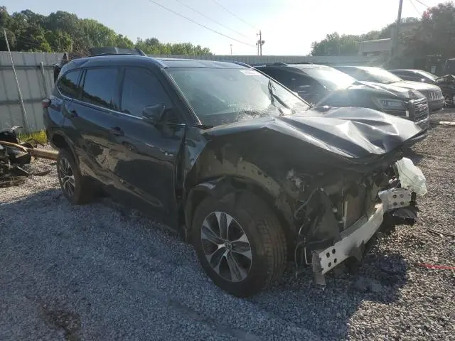 2021 TOYOTA HIGHLANDER XLE  