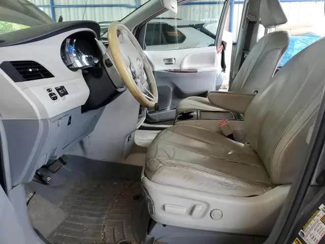 2013 TOYOTA SIENNA XLE  