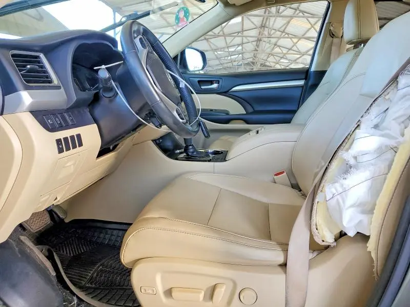 2017 TOYOTA HIGHLANDER SE  