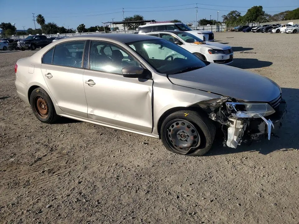2012 VOLKSWAGEN JETTA SE  