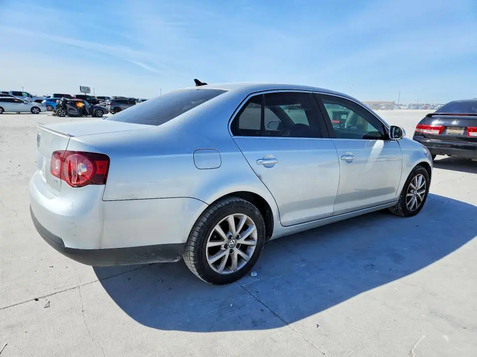 2010 VOLKSWAGEN JETTA SE  