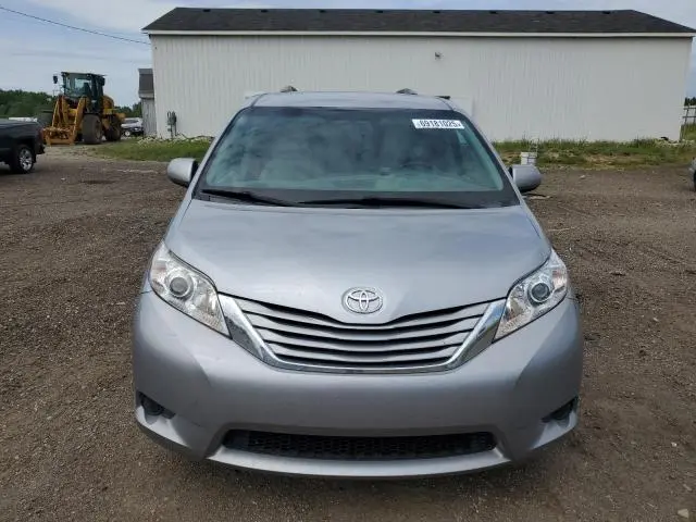 2017 TOYOTA SIENNA LE  