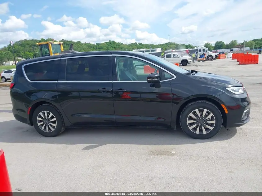 2023 CHRYSLER PACIFICA HYBRID TOURING L