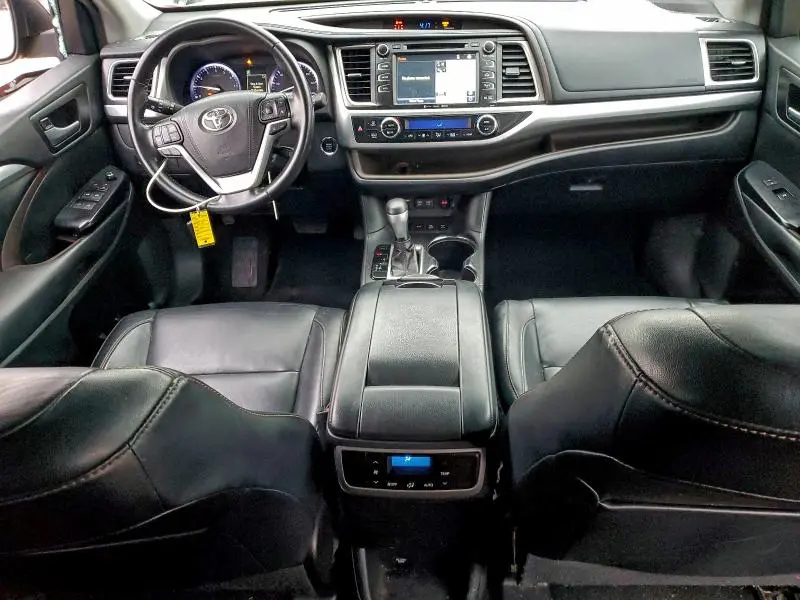 2018 TOYOTA HIGHLANDER SE  