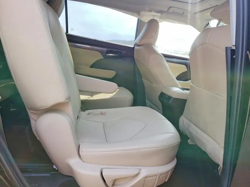 2022 TOYOTA HIGHLANDER LIMITED  