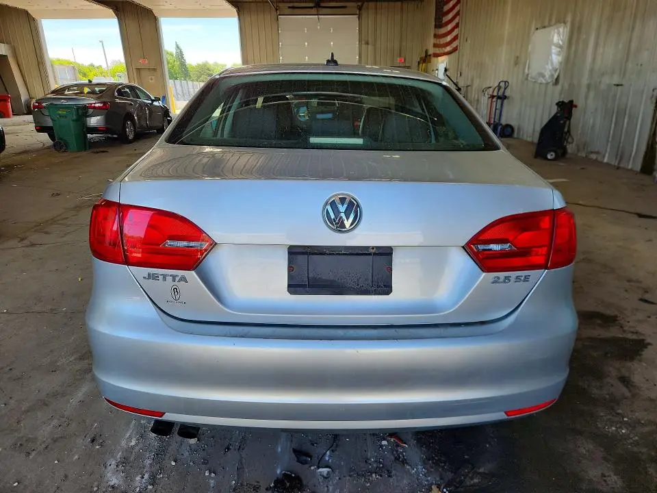 2013 VOLKSWAGEN JETTA SE  