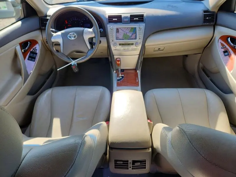 2011 TOYOTA CAMRY XLE V6  