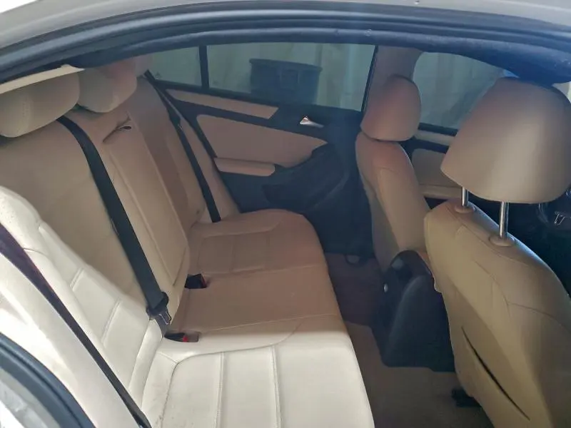 2012 VOLKSWAGEN JETTA SE  