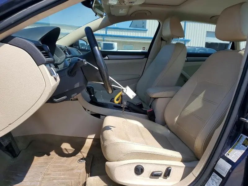 2015 VOLKSWAGEN PASSAT SE  