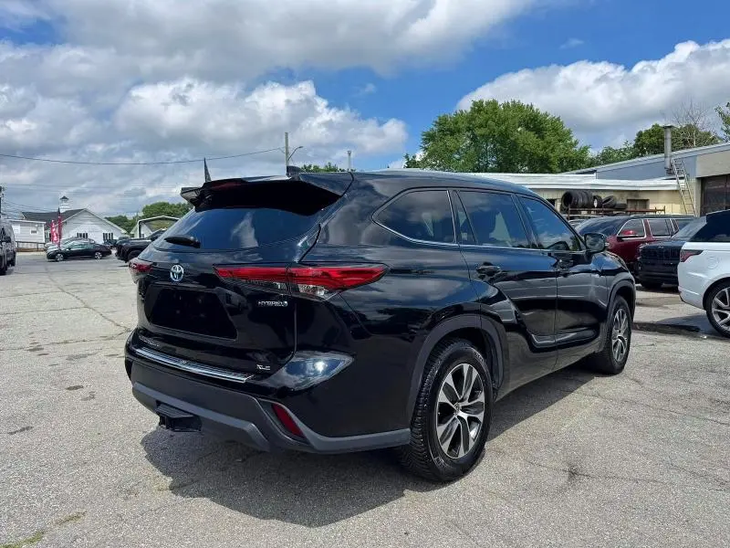 2021 TOYOTA HIGHLANDER HYBRID XLE  