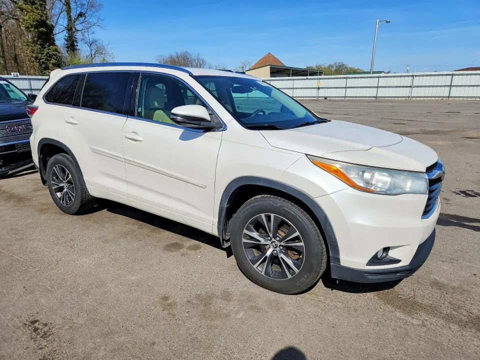 2016 TOYOTA HIGHLANDER XLE  