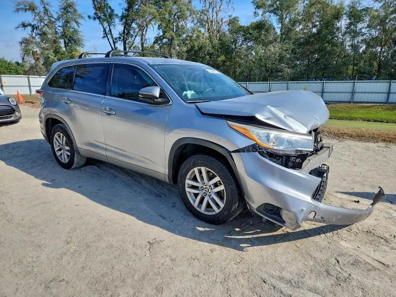 2016 TOYOTA HIGHLANDER LE  