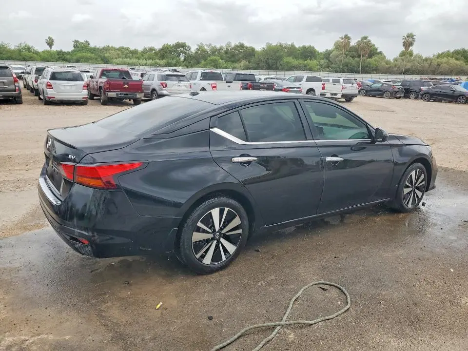 2021 NISSAN ALTIMA SV  