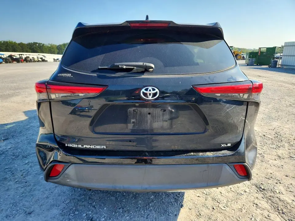 2022 TOYOTA HIGHLANDER XLE  
