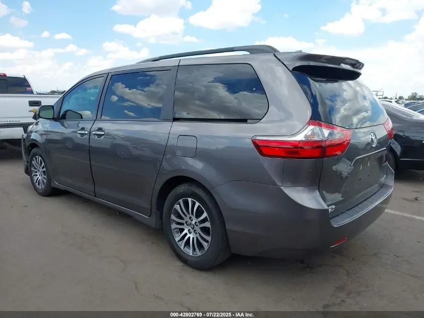 2020 TOYOTA SIENNA XLE PREMIUM