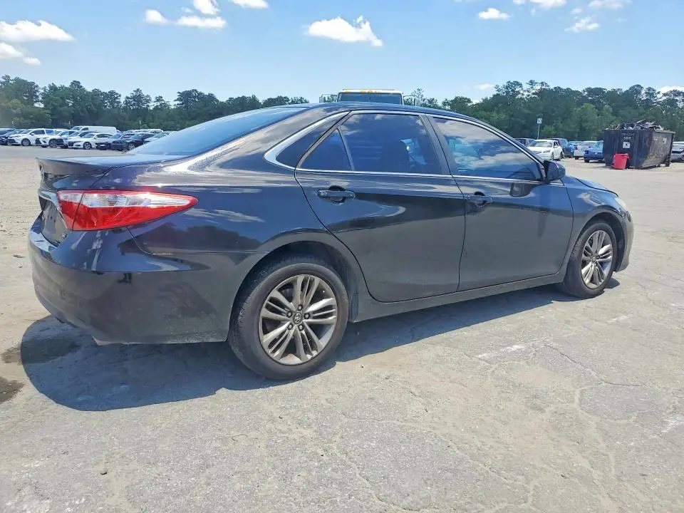 2017 TOYOTA CAMRY SE  