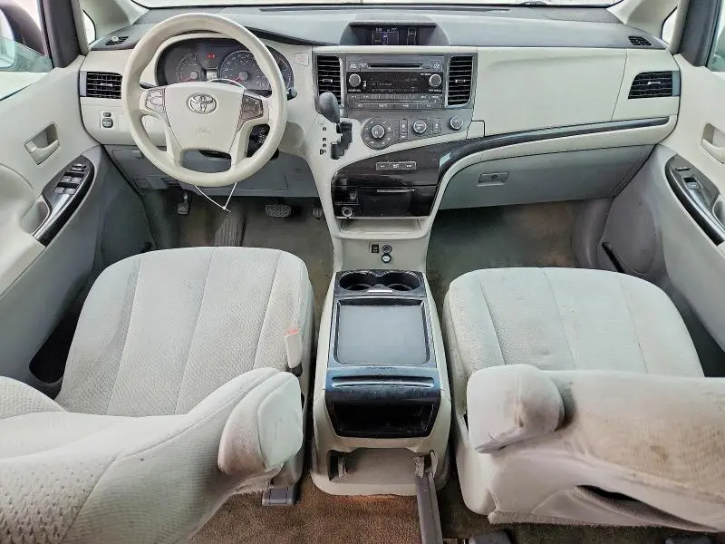 2011 TOYOTA SIENNA LE  