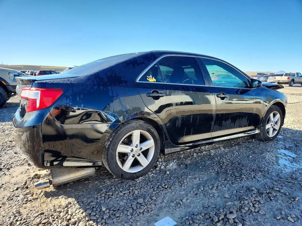 2013 TOYOTA CAMRY SE  