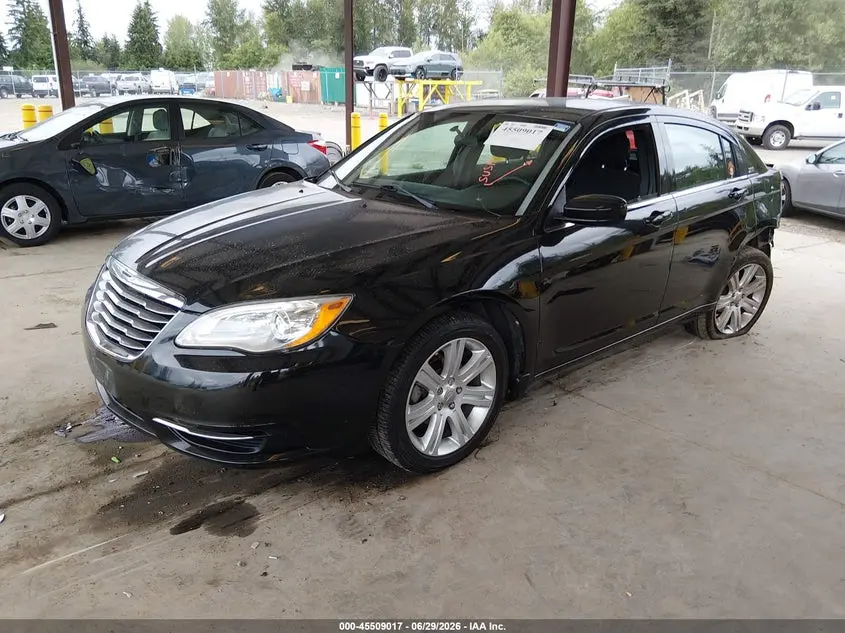 2013 CHRYSLER 200 LX