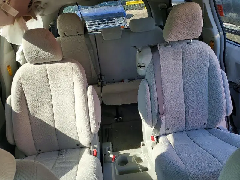 2014 TOYOTA SIENNA LE  