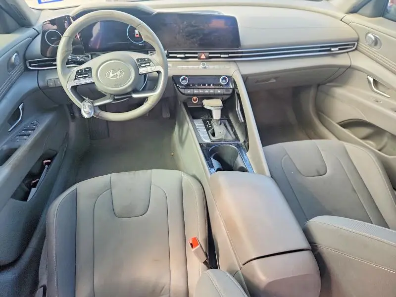 2025 HYUNDAI ELANTRA SEL  