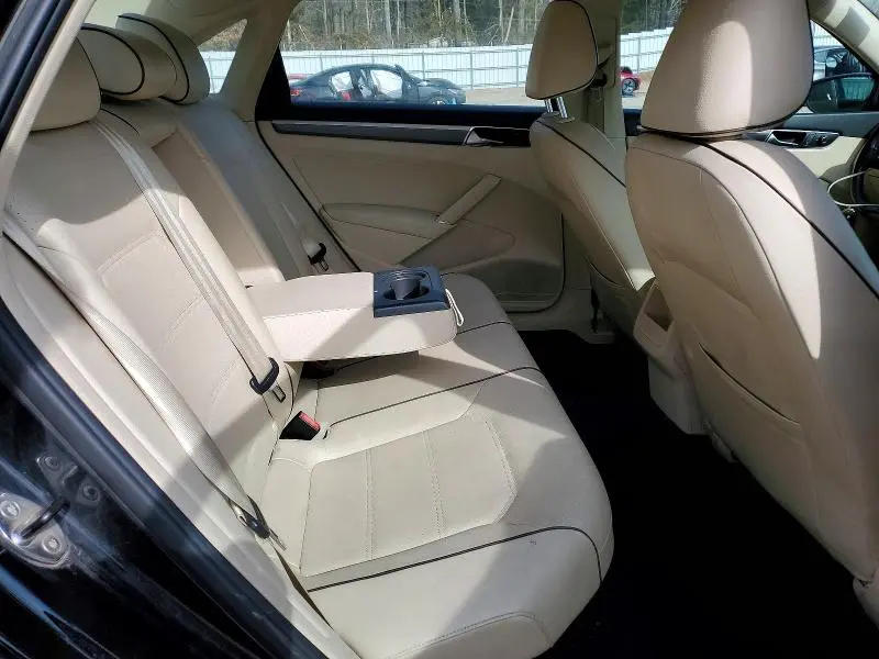 2016 VOLKSWAGEN PASSAT S  