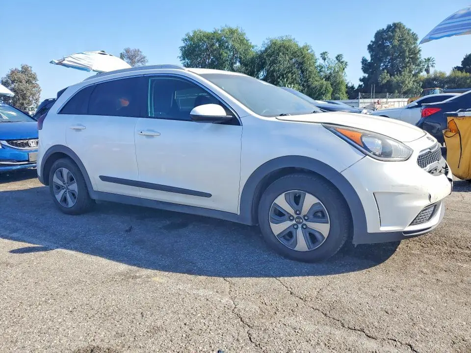2017 KIA NIRO LX  