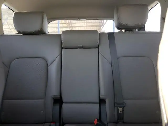 2018 HYUNDAI SANTA FE SE  