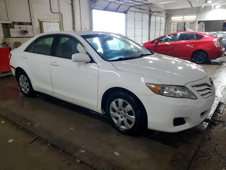 2011 TOYOTA CAMRY LE V6  
