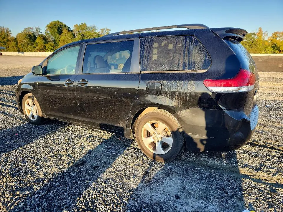 2011 TOYOTA SIENNA LE  
