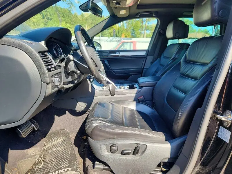2014 VOLKSWAGEN TOUAREG V6  