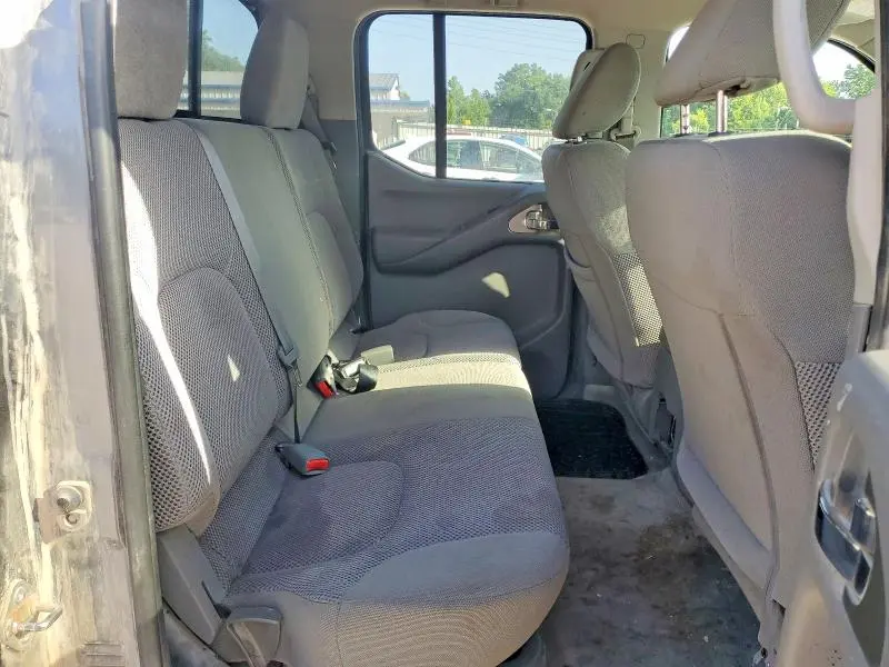 2018 NISSAN FRONTIER SV  