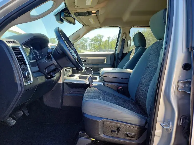 2016 RAM 1500 SLT  