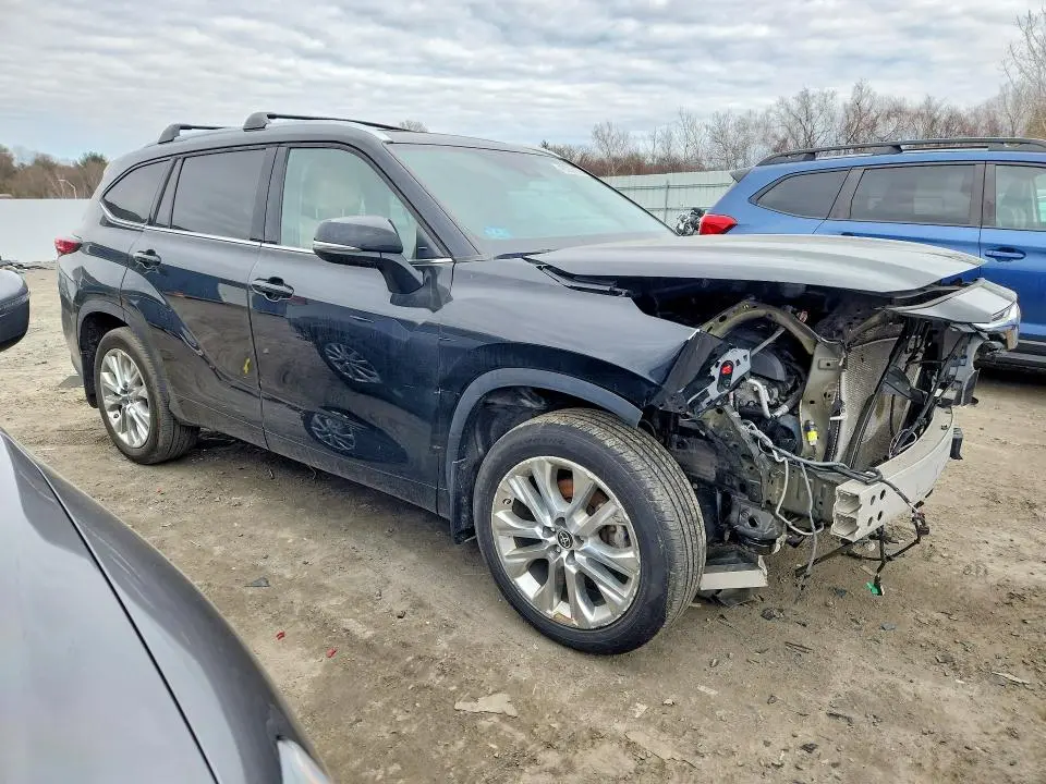 2022 TOYOTA HIGHLANDER LIMITED  