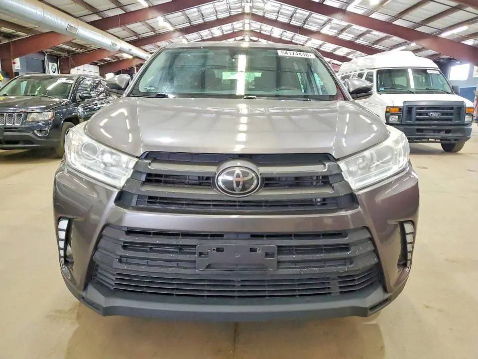 2019 TOYOTA HIGHLANDER LE  