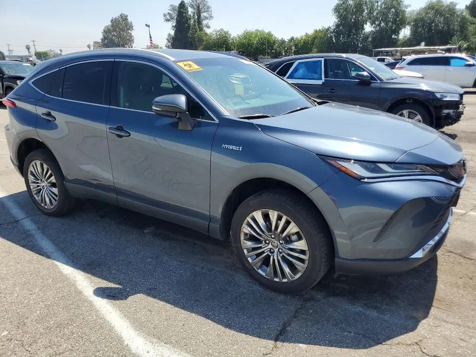 2021 TOYOTA VENZA XLE  
