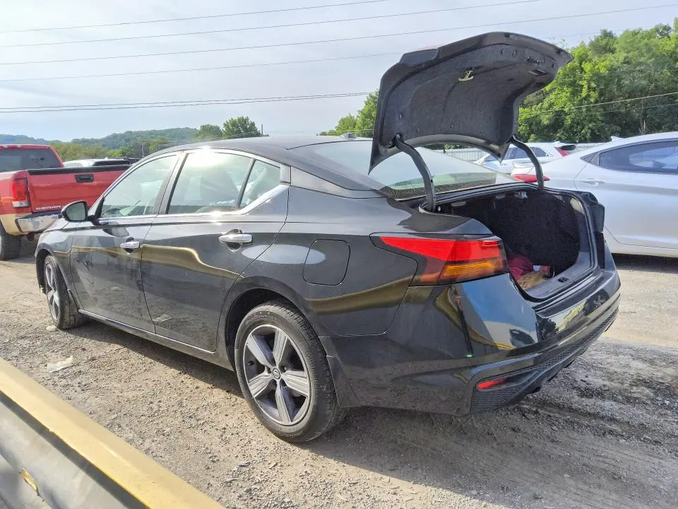 2021 NISSAN ALTIMA SV  