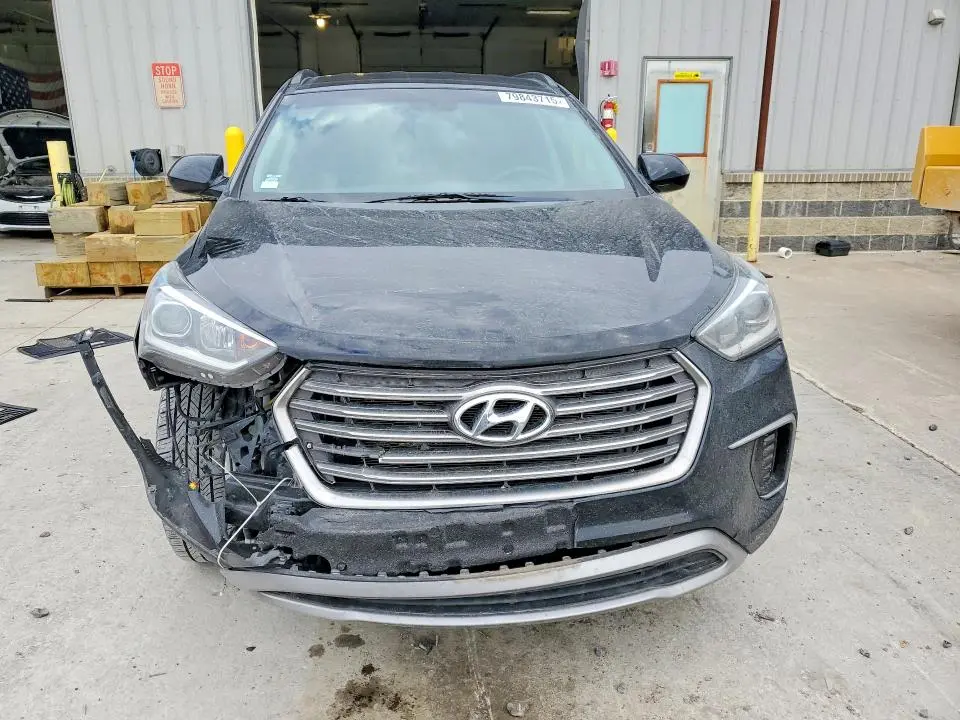 2018 HYUNDAI SANTA FE SE  