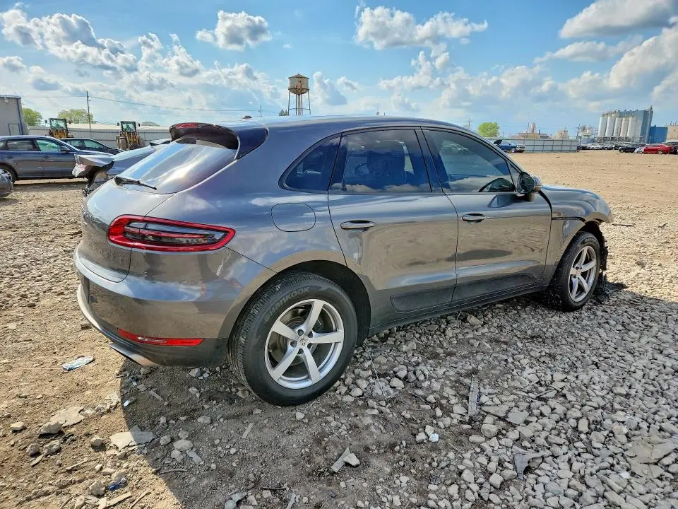 2017 PORSCHE MACAN   