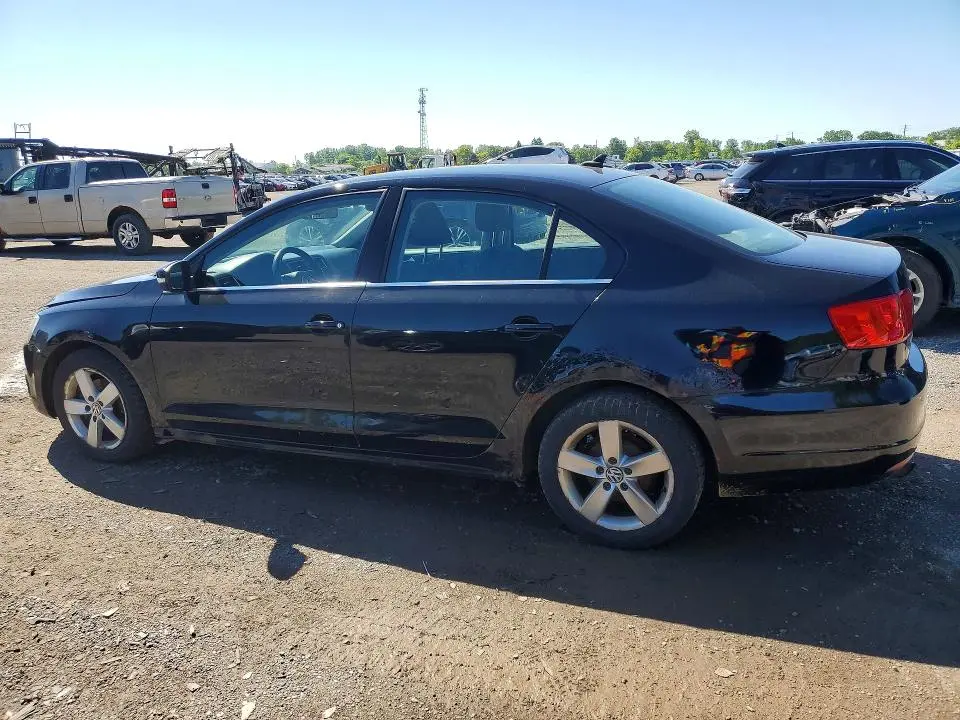 2011 VOLKSWAGEN JETTA SE  